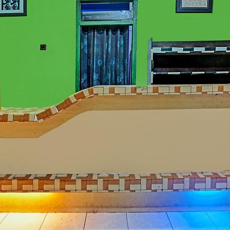 Oyo 91697 Nyaman Homestay Syariah Pare Exteriér fotografie