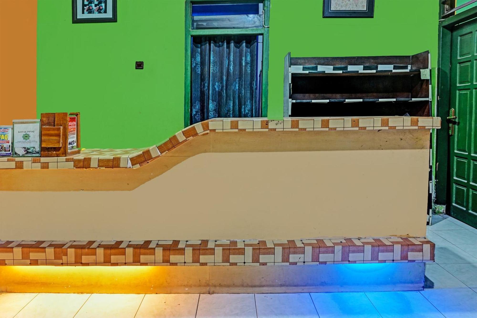 Oyo 91697 Nyaman Homestay Syariah Pare Exteriér fotografie