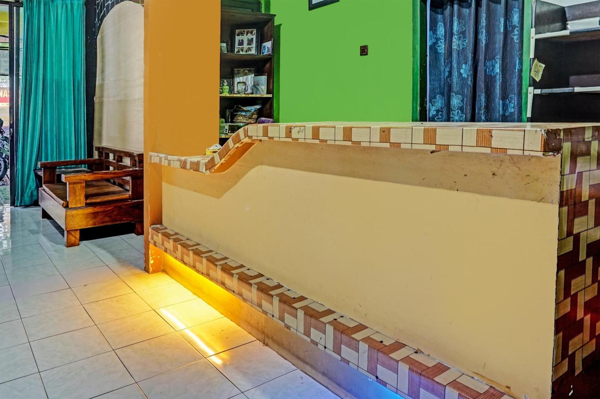 Oyo 91697 Nyaman Homestay Syariah Pare Exteriér fotografie